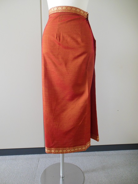 http://www.tic-toyama.or.jp/extra_information/img/cambodia-skirt.JPG